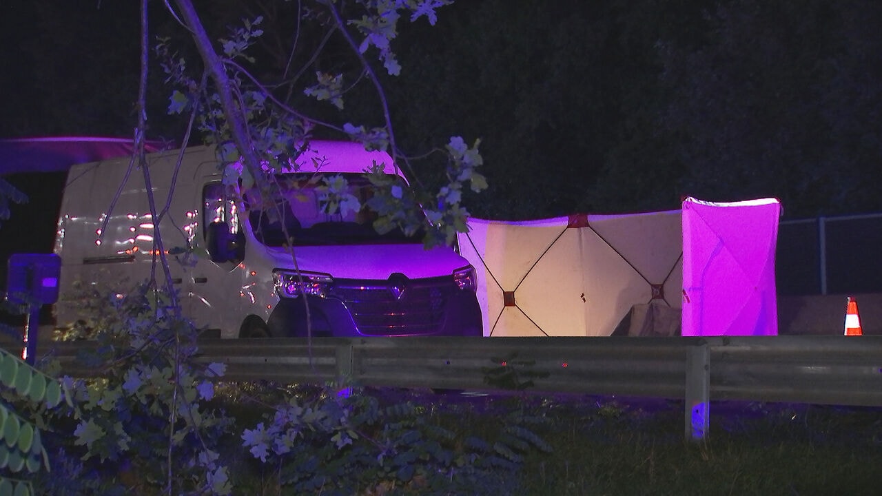 Dodelijk ongeval op E313 in Geel: vrachtwagenchauffeur aangereden op pechstrook