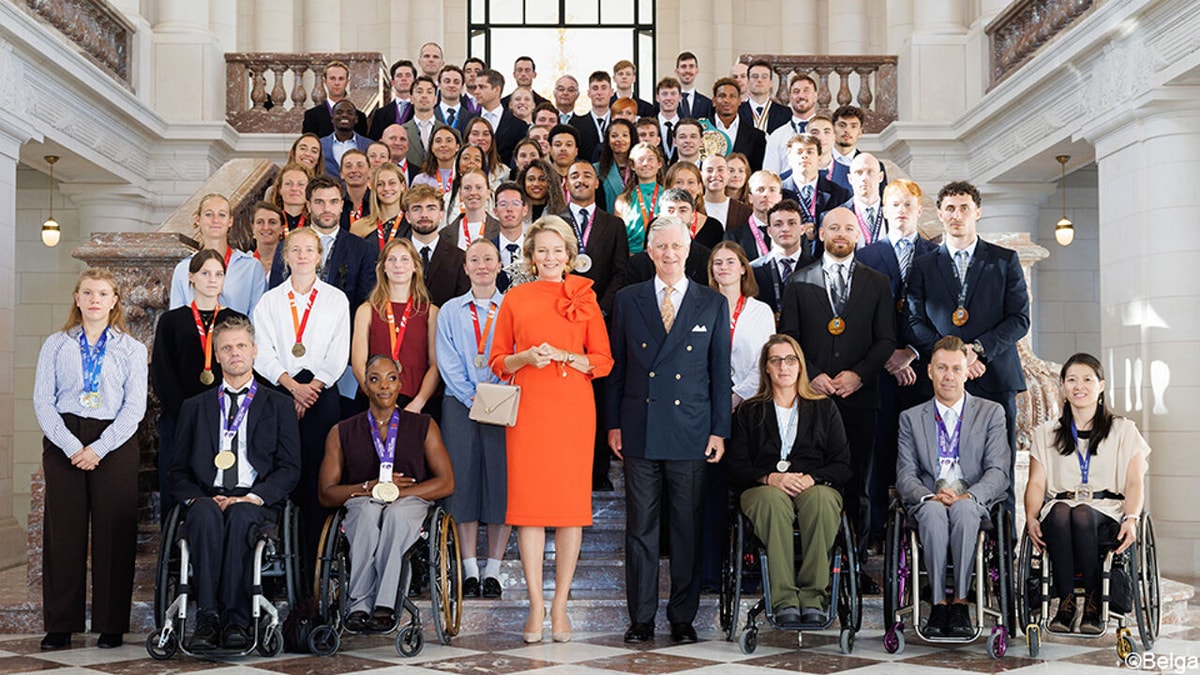 Koning Filip en koningin Mathilde zetten Belgische atleten in de bloemetjes: "Ze volgen ons van dichtbij"