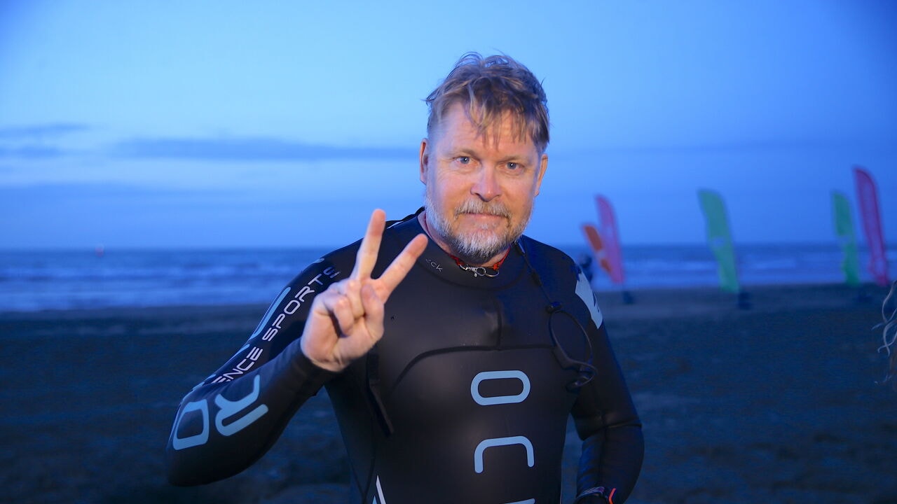 Avonturier Karl Bushby (57) is na 28 jaar wandelen rond de wereld aangekomen in thuisland Engeland