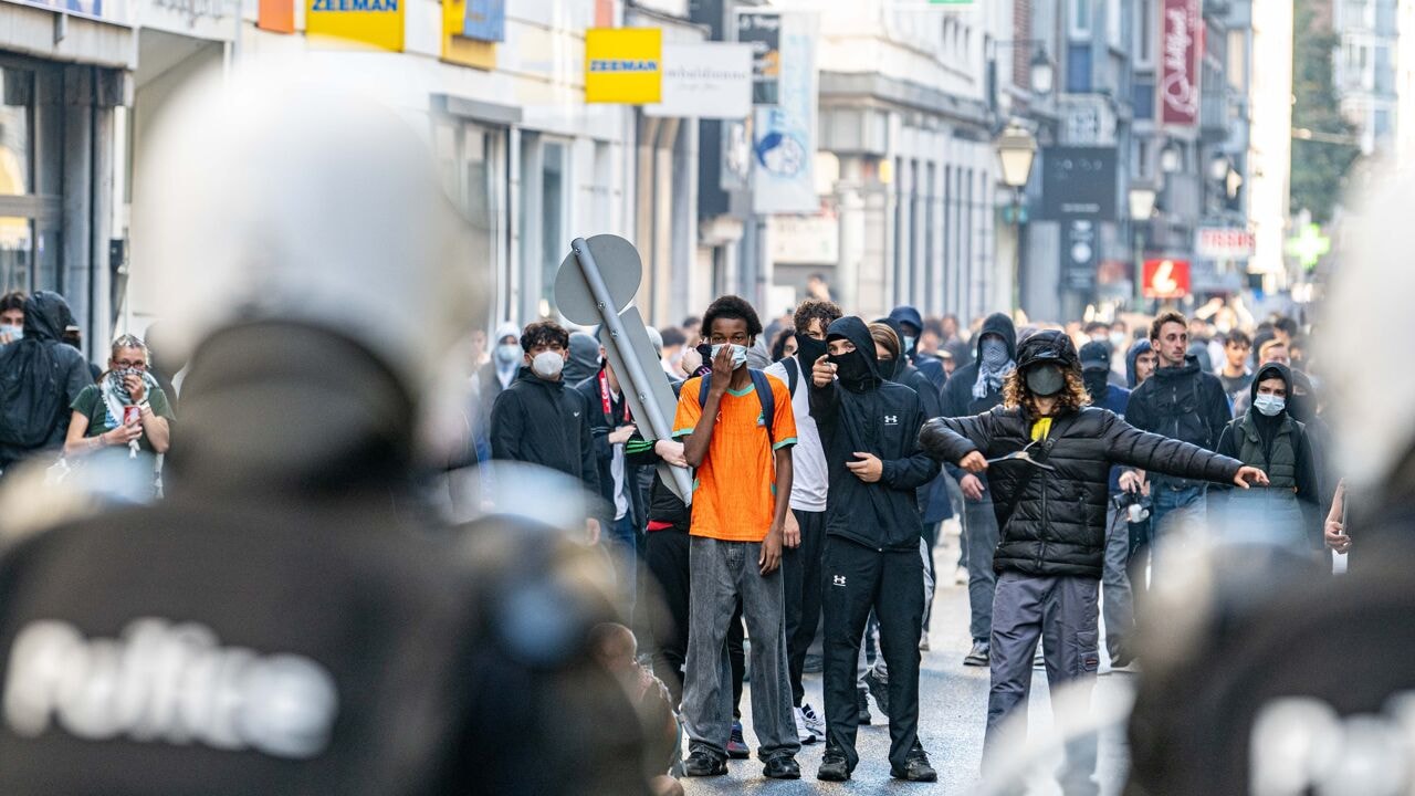 Rust keert terug in Luik na onrustige avond en dag, lessen in Frankrijk tot eind deze week opgeschort