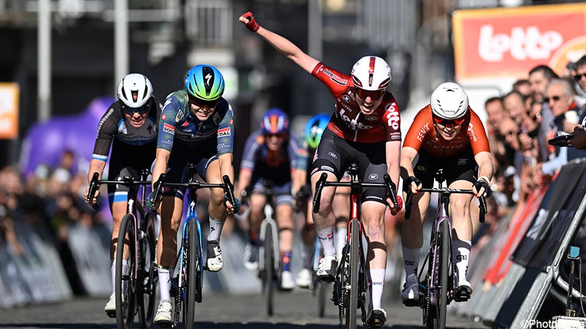 Linda Riedmann dokkert het best en bezorgt Lotto-Intermarché verrassende zege in Binche-Chimay-Binche