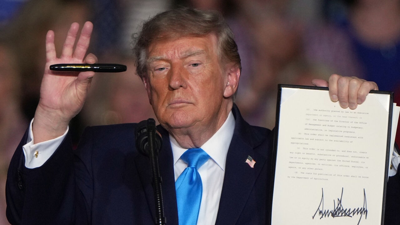 Rode diesel voor iedereen: Trump grijpt in nu brandstofprijzen door het dak gaan