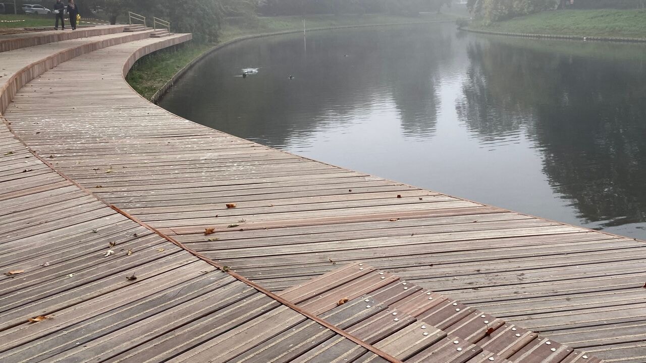Midden in de stad, vlak bij het water: Antwerpen krijgt er met nieuw ponton aan Stadspark ontmoetingsplek bij