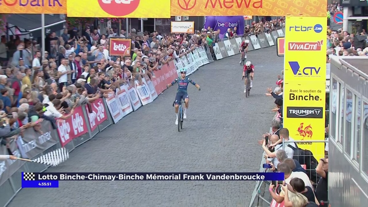 VIDEO - Met overschot! Paul Magnier snelt eenvoudig naar winst in Binche-Chimay-Binche