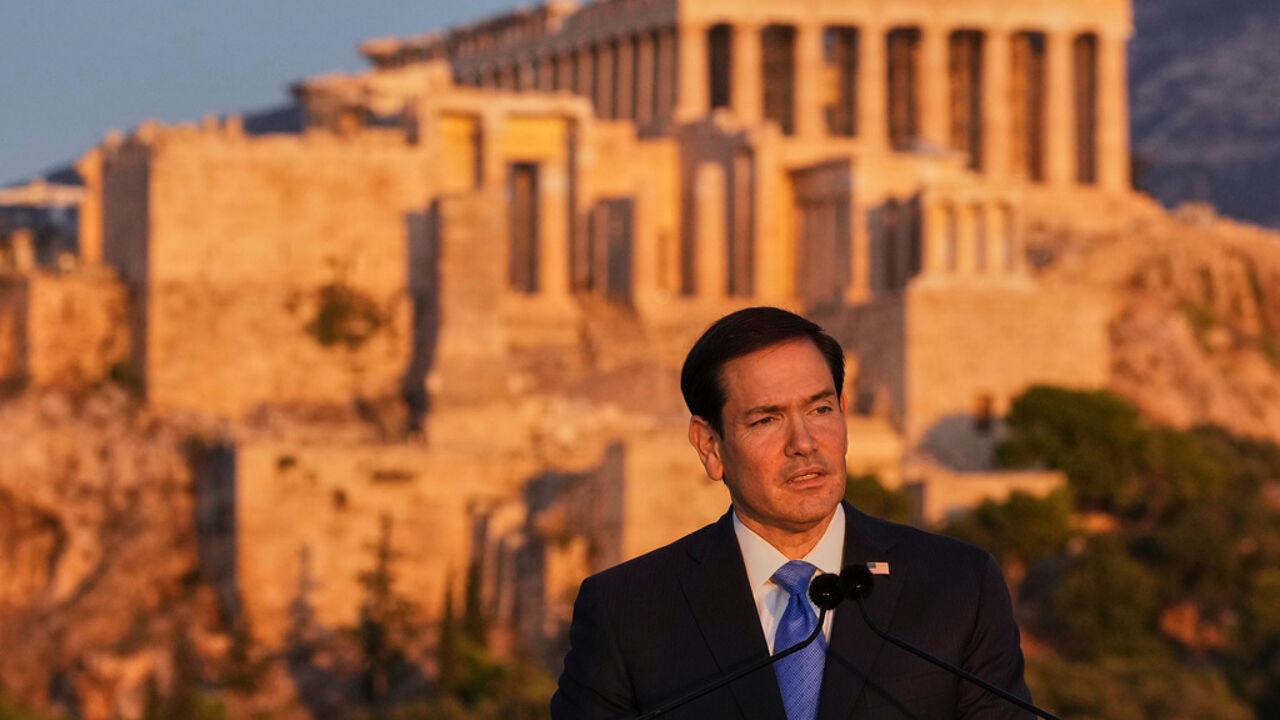 "Beschaving van het Westen staat voor keerpunt", zegt VS-minister Marco Rubio in decor van Akropolis in Athene
