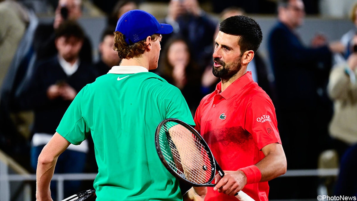 Novak Djokovic wil Jannik Sinner een hart onder de riem steken: "Ik weet hoe moeilijk een comeback is"