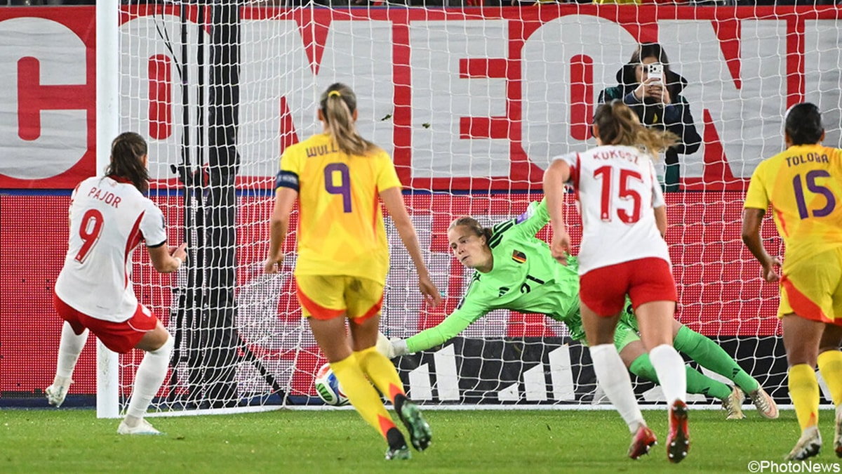 Stapje dichter bij WK: inefficiënte Red Flames winnen nipt van Polen, doelvrouw Seynhaeve redt strafschop