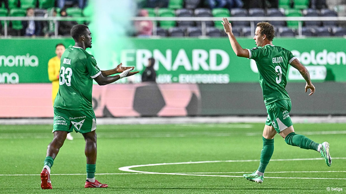 LIVE - Club haalt opgelucht adem: La Louvière krijgt na VAR-interventie geen penalty