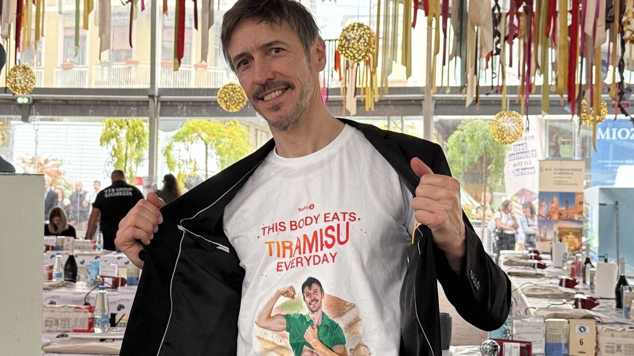 Radio 2-presentator David Van Ooteghem jureert op de Tiramisu World Cup: "Ik heb geweldige creaties gezien"