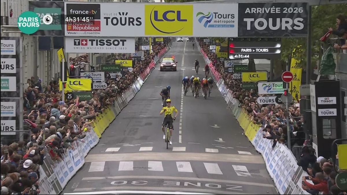 VIDEO - Jasper Stuyven bijt tanden stuk op Per Strand Hagenes in slotfase Parijs-Tours