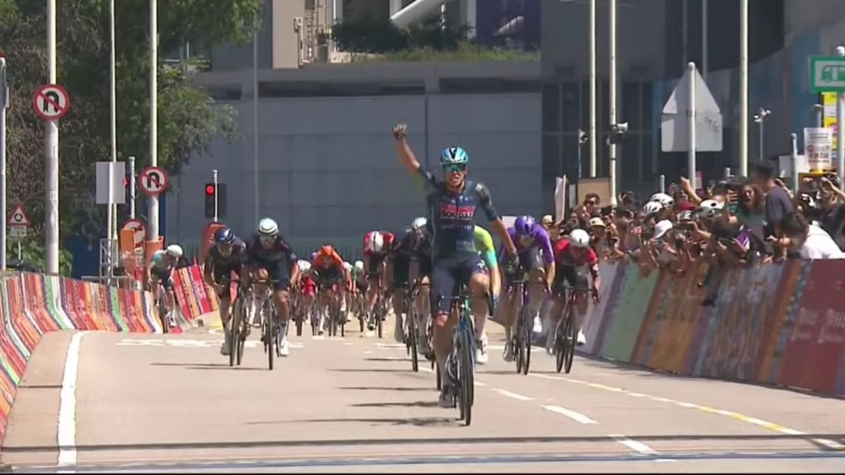 Met opnieuw oppermachtige sprint: Paul Magnier geeft seizoenseinde nog wat extra glans in Hongkong