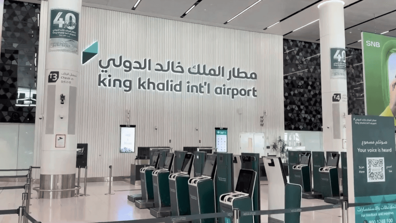Dode en 11 gewonden bij nieuwe aanval op luchthaven in Saudische hoofdstad Riyad