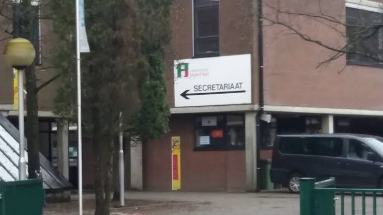 Drie kleuterjuffen werkonbekwaam na aanval door moeder op school in Wilrijk: "Ontoelaatbaar"