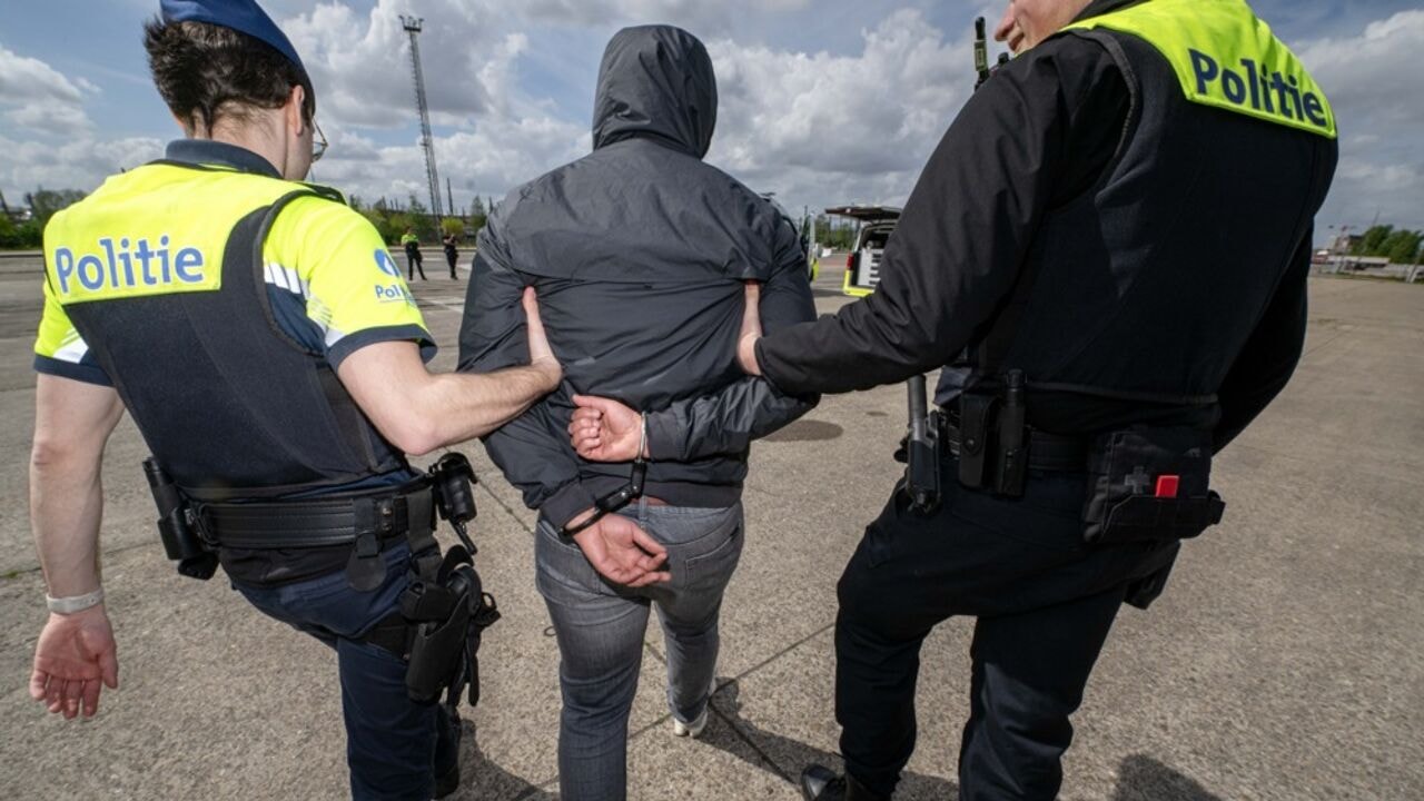 Antwerpse politie verduidelijkt 'claimeraanpak' in interne nota: "Er moet wél sprake zijn van een vorm van overlast"