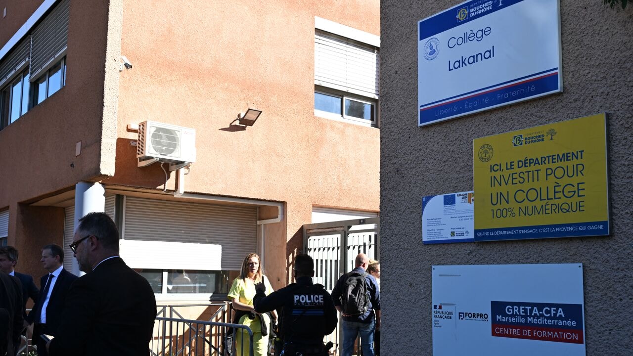 Leerling (14) schiet met jachtgeweer op schoolhoofd en lerares op Franse school