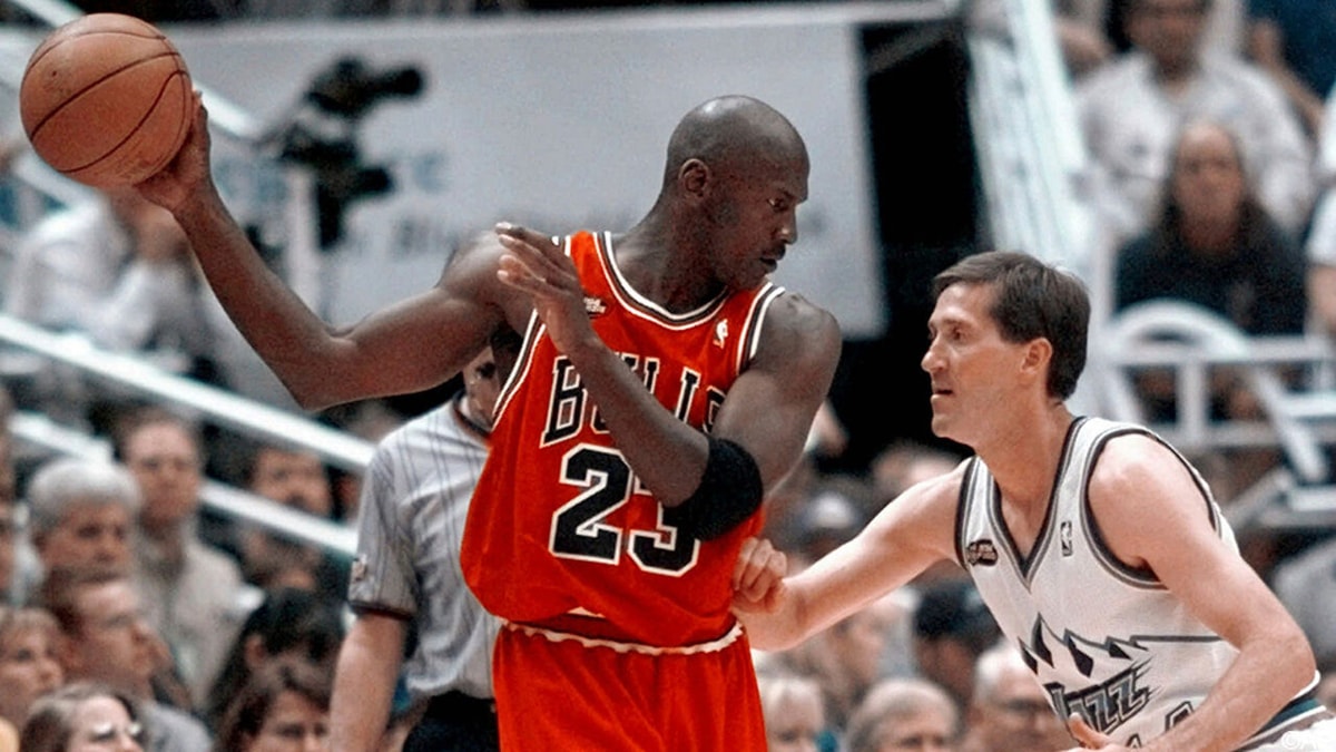 Het op één na duurste sportitem ooit: truitje van Michael Jordan en zijn Last Dance verkocht voor ruim 12,5 miljoen euro