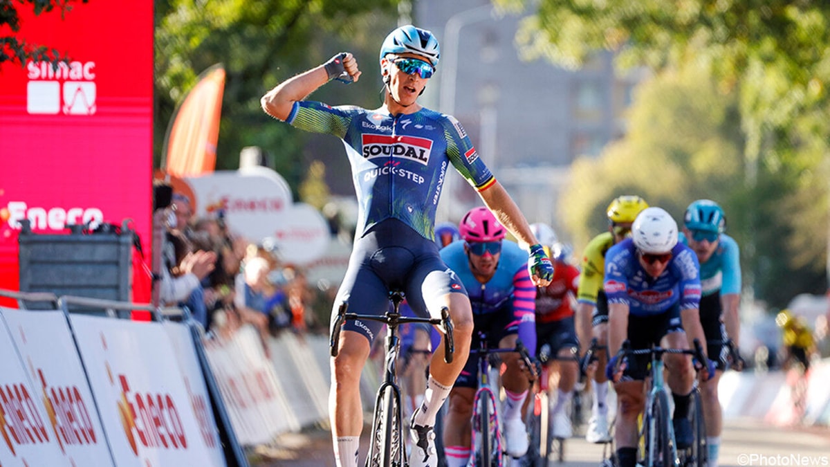 Niemand staat op de foto: Tim Merlier sprint met overmacht naar ritzege in Eneco Tour