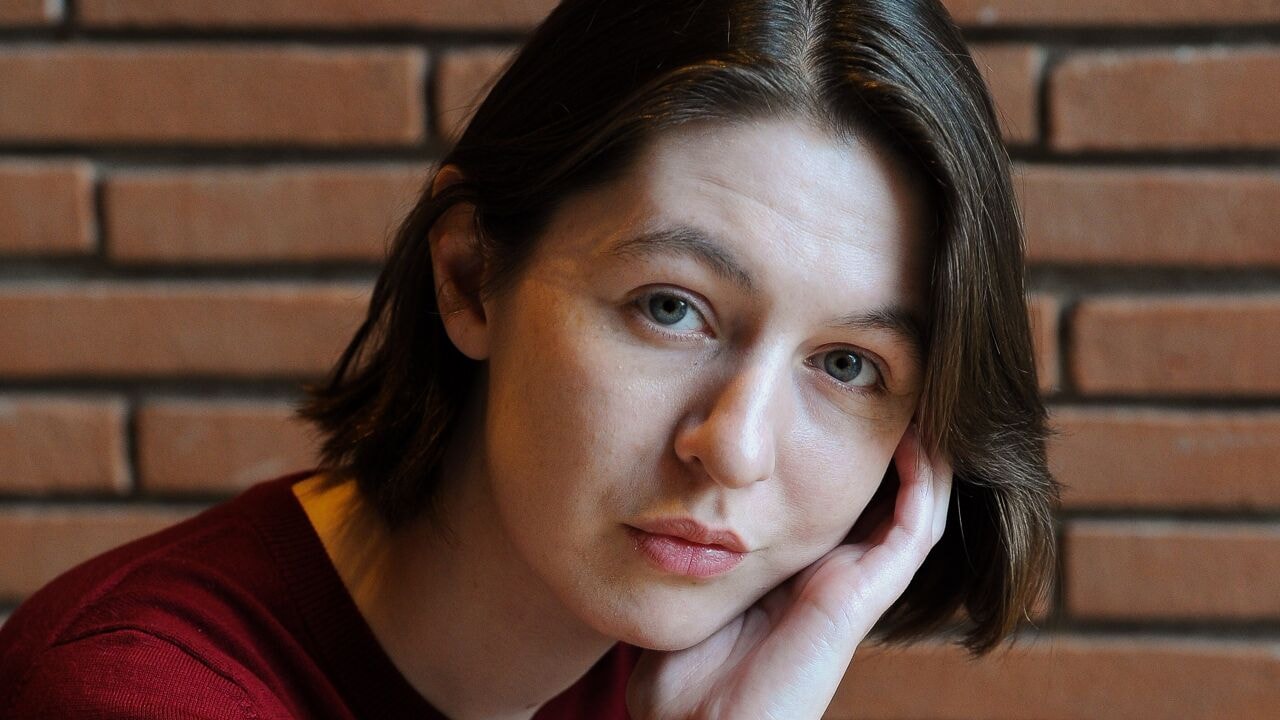 Ierse auteur Sally Rooney haalt boeken uit winkelrekken in het VK uit vrees voor juridische gevolgen