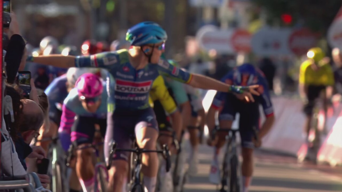 VIDEO - Tim Merlier laat iedereen met overmacht achter zich in de Eneco Tour: bekijk het verslag