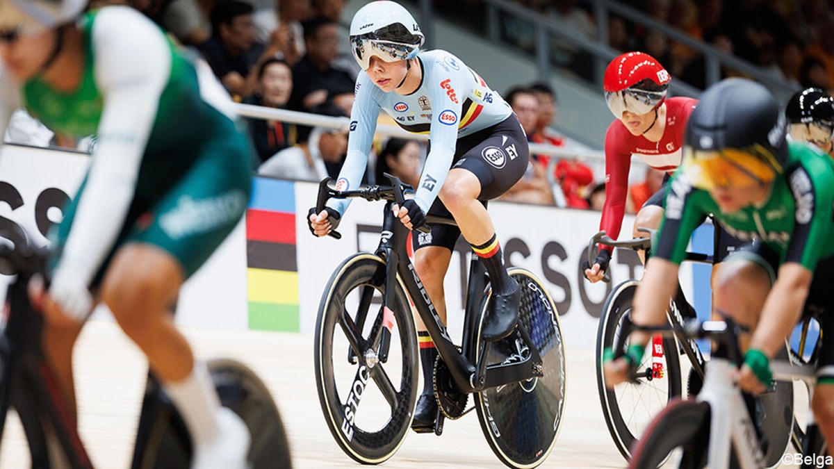 Dag 1 WK baanwielrennen: Hélène Hesters (21e) zakt erdoor in de scratch, al twee keer goud voor Nederland