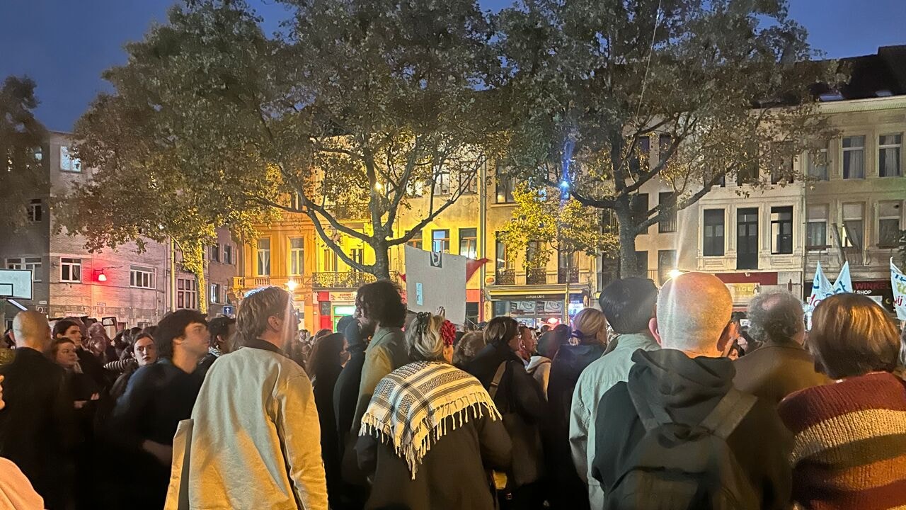 Protestactie tegen aanpak 'claimers' in Antwerpen, politie ontruimt De Coninckplein