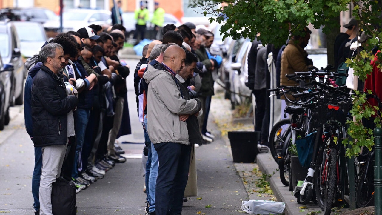 Meer dan 2.000 mensen aanwezig bij begrafenis agent Nordine El Talbi (41)