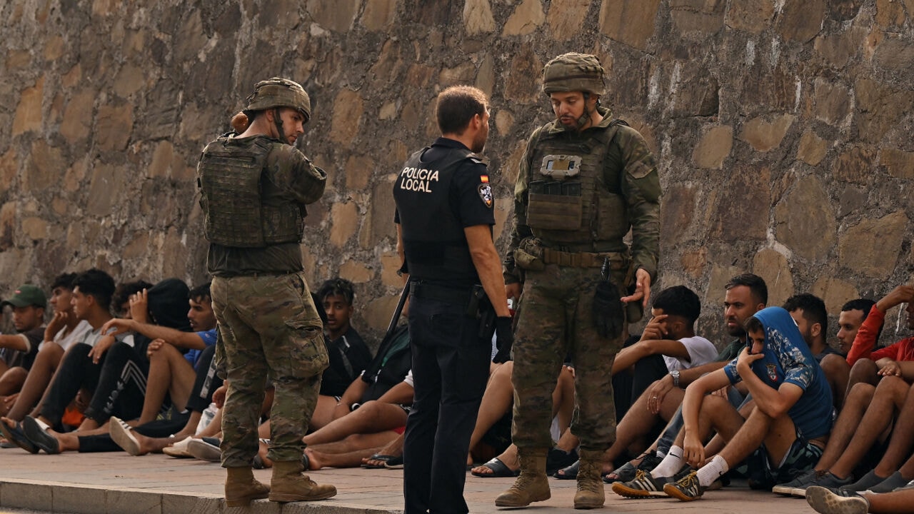 Ophef over audio waarin vermeende Spaanse militairen opscheppen over mishandeling van migranten in Ceuta