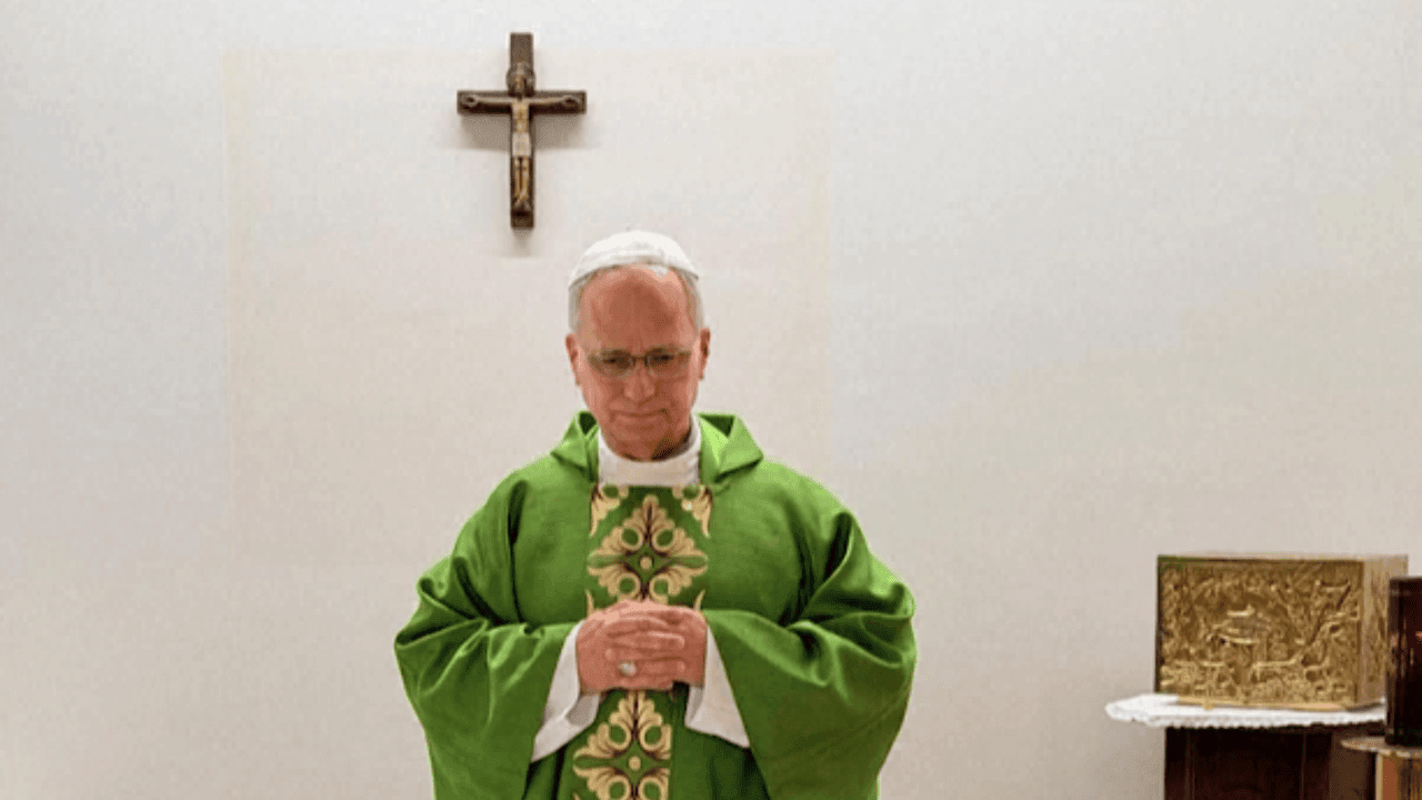 Eerste foto's van paus Leo XIV na kankeroperatie: herstel verloopt goed, reis naar Zuid-Amerika lijkt mogelijk