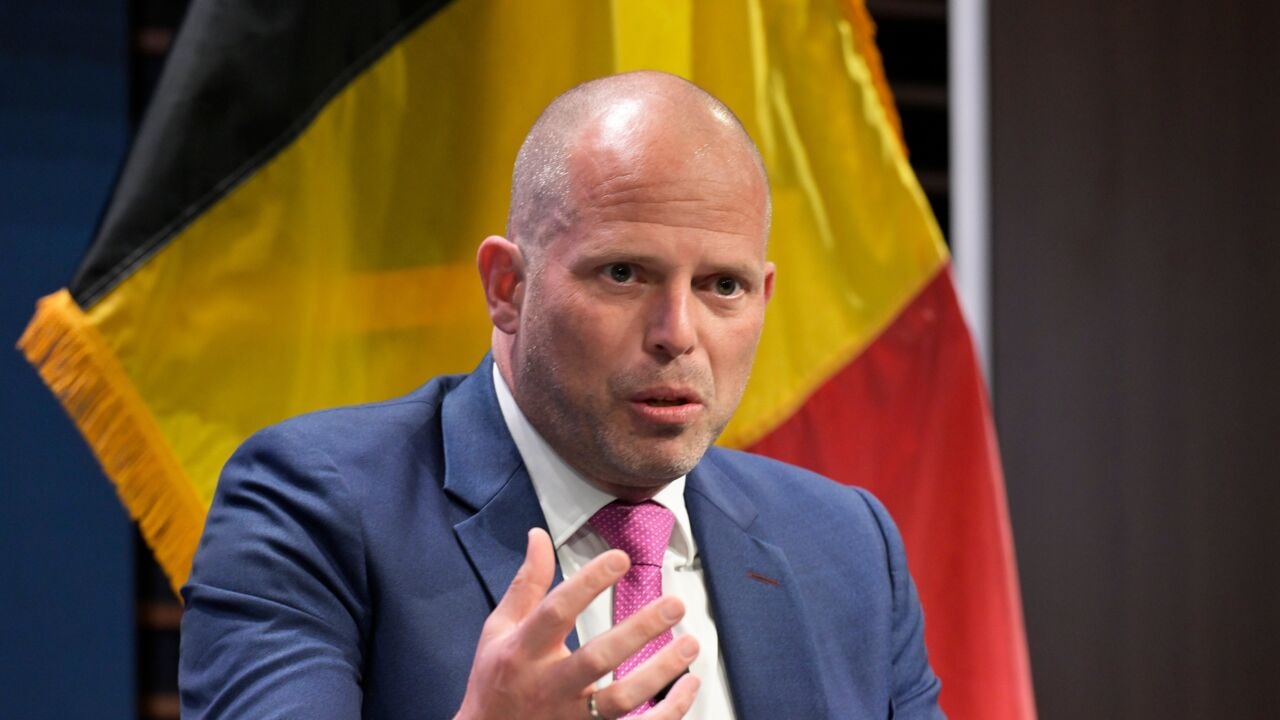 Theo Francken wil "rijkswacht 2.0": "Militaire versterking voor crisissituaties zoals in straten van Brussel of Luik"