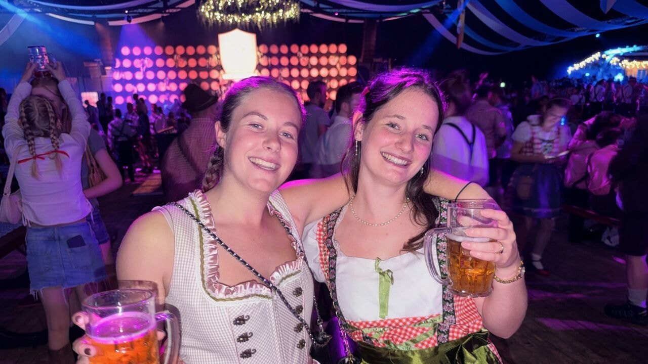 Oktoberfeesten Leuven lokken opnieuw veel volk: "Bijna 100% van de bezoekers in lederhosen of dirndl"
