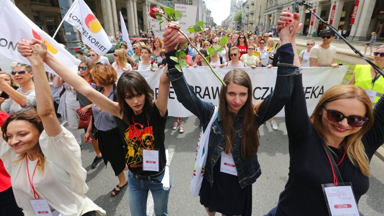 Parlement in Polen keurt wet goed die abortusregels versoepelt, maar president kan nog veto stellen