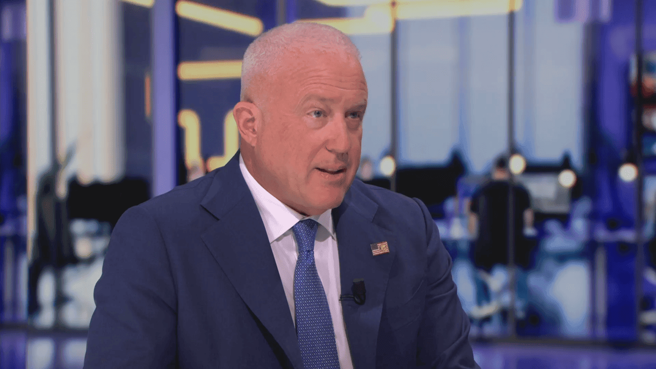 VS-ambassadeur White: "Trump kiest niet de kant van Rusland, hij wil gewoon vrede"