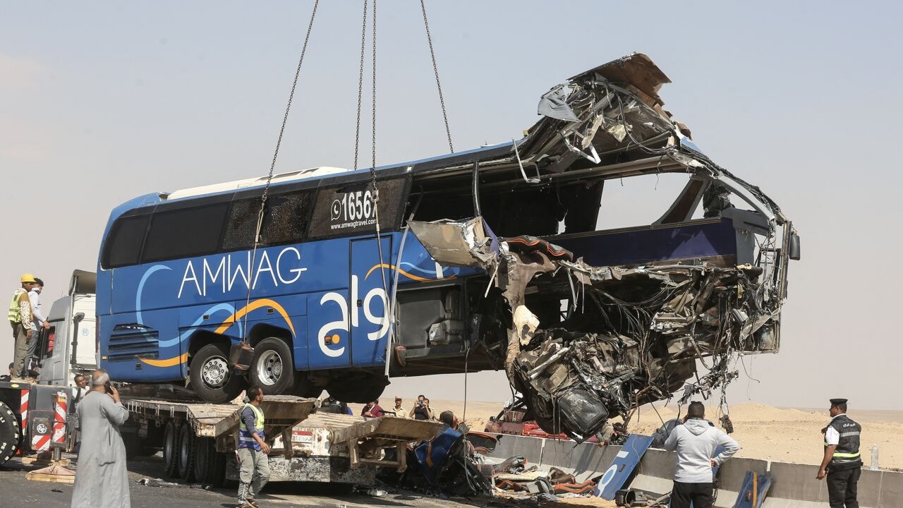 Zeker 13 doden en 30-tal gewonden bij ongeluk met toeristenbus in buurt van Gizeh, in Egypte
