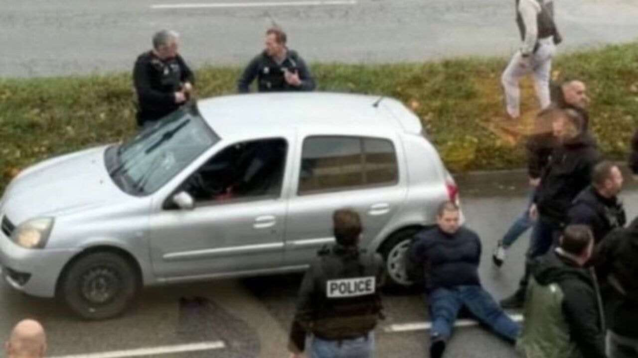 Politie onderzoekt schietpartij in Trappes als racistische terreurdaad: "Keerpunt voor Frankrijk"