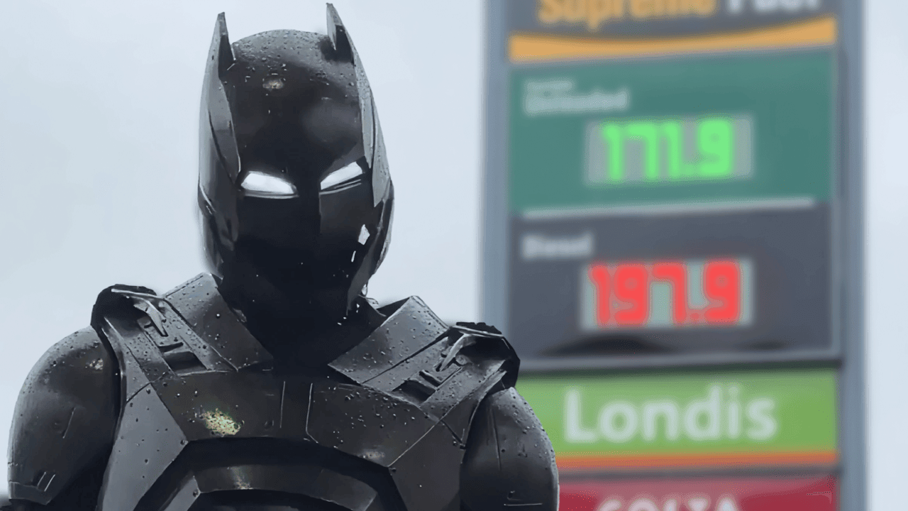 De 'Batman van Londen' haalt zwerfvuil op en betaalt je brandstof... maar waarom, dat weet niemand