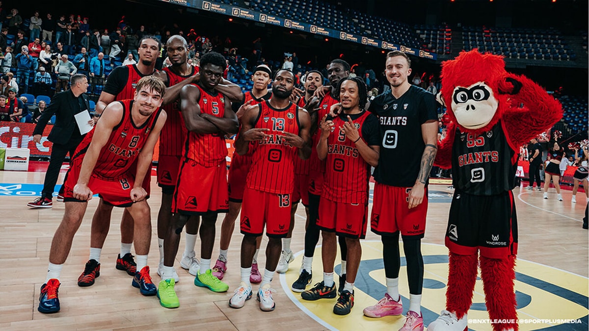 Antwerp Giants walsen over streekrivaal Kangoeroes Mechelen en blijven foutloos in de BNXT League
