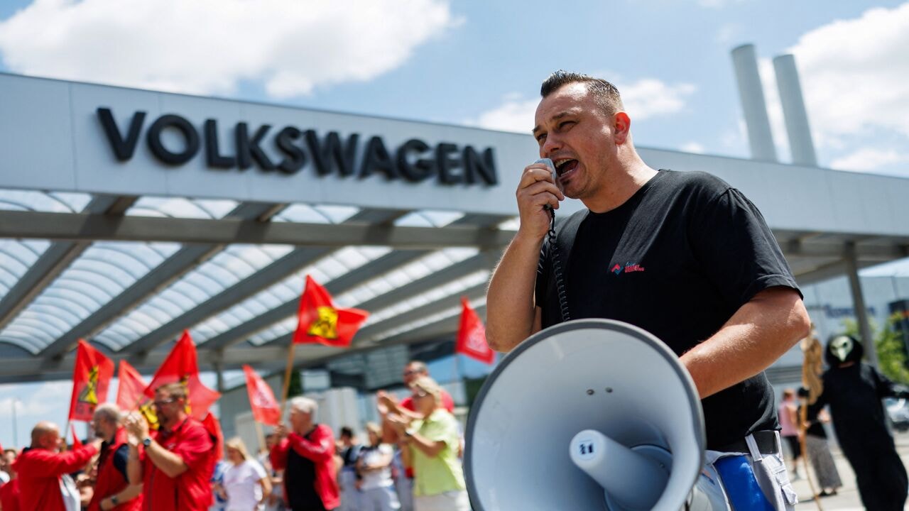 Na zoveelste mokerslag voor Europese autobouwers: waar eindigt dit? "Het ergste moet nog komen"