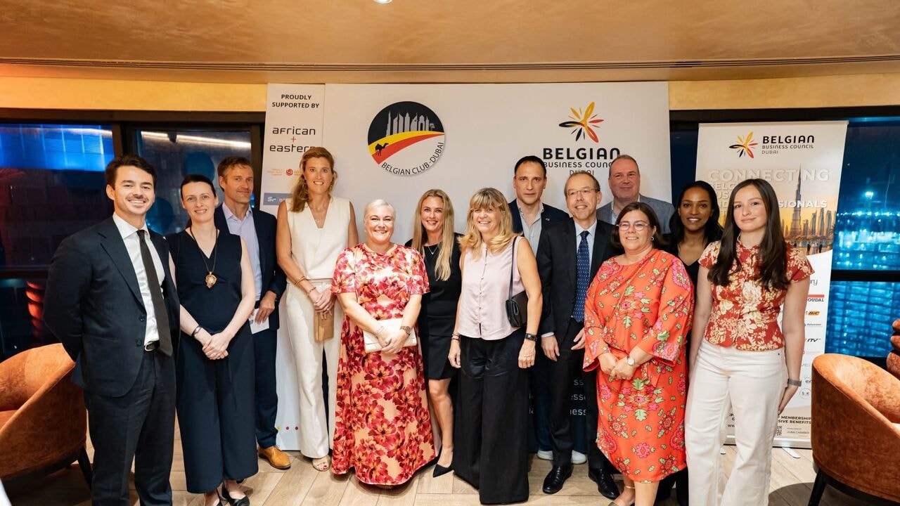 21.000 euro voor dienstreizen van Annelies Verlinden van Brussel over New York naar Abu Dhabi: waar gaat dit over?