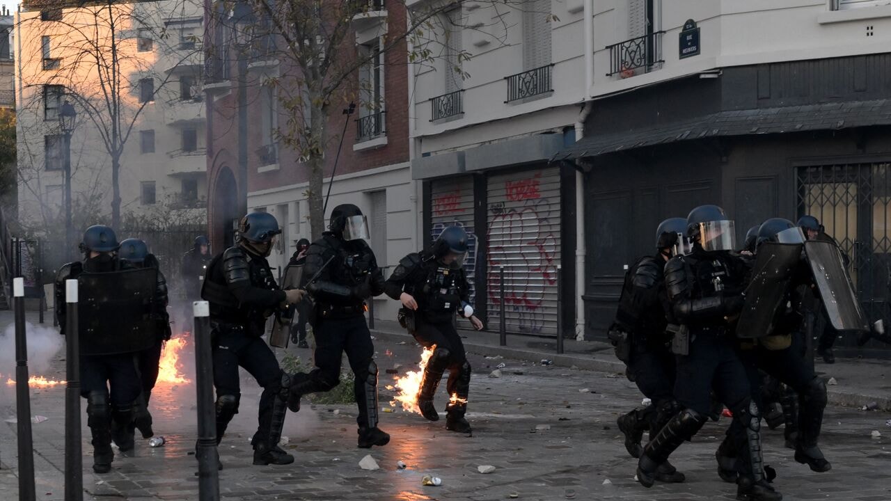 Aanvaringen tussen politie en demonstranten in Parijs en andere Franse steden: 300-tal mensen opgepakt