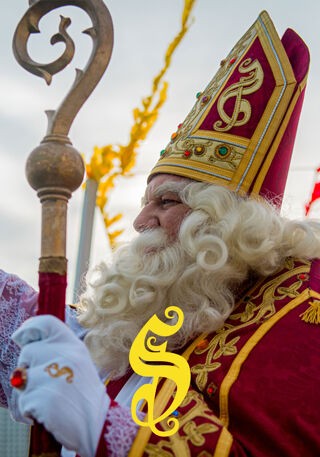 Hij komt, hij komt, ... intrede van de Sint op VRT MAX