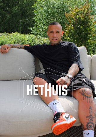 Eric Goens ontvangt opnieuw een resem spraakmakende, boeiende en intrigerende bekende Vlamingen in Het huis. Aan de succesformule wordt niet geraakt: de gasten worden weggehaald uit hun gewone leefwereld en verblijven 24 uur lang in het huis. Geen afleidingen, geen partners of kinderen, alleen de confrontatie met hun eigen leven dat de revue passeert. - Deze week ontvangt Eric Goens voetballer Radja Nainggolan. op VRT MAX