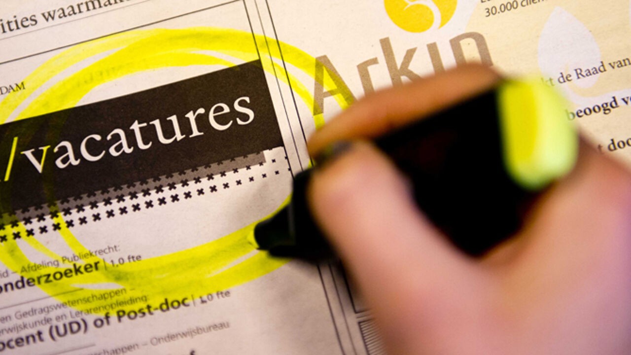 Hoogopgeleide afgestudeerden vinden minder snel werk: een vijfde minder jongeren start in eerste jaar met vaste job