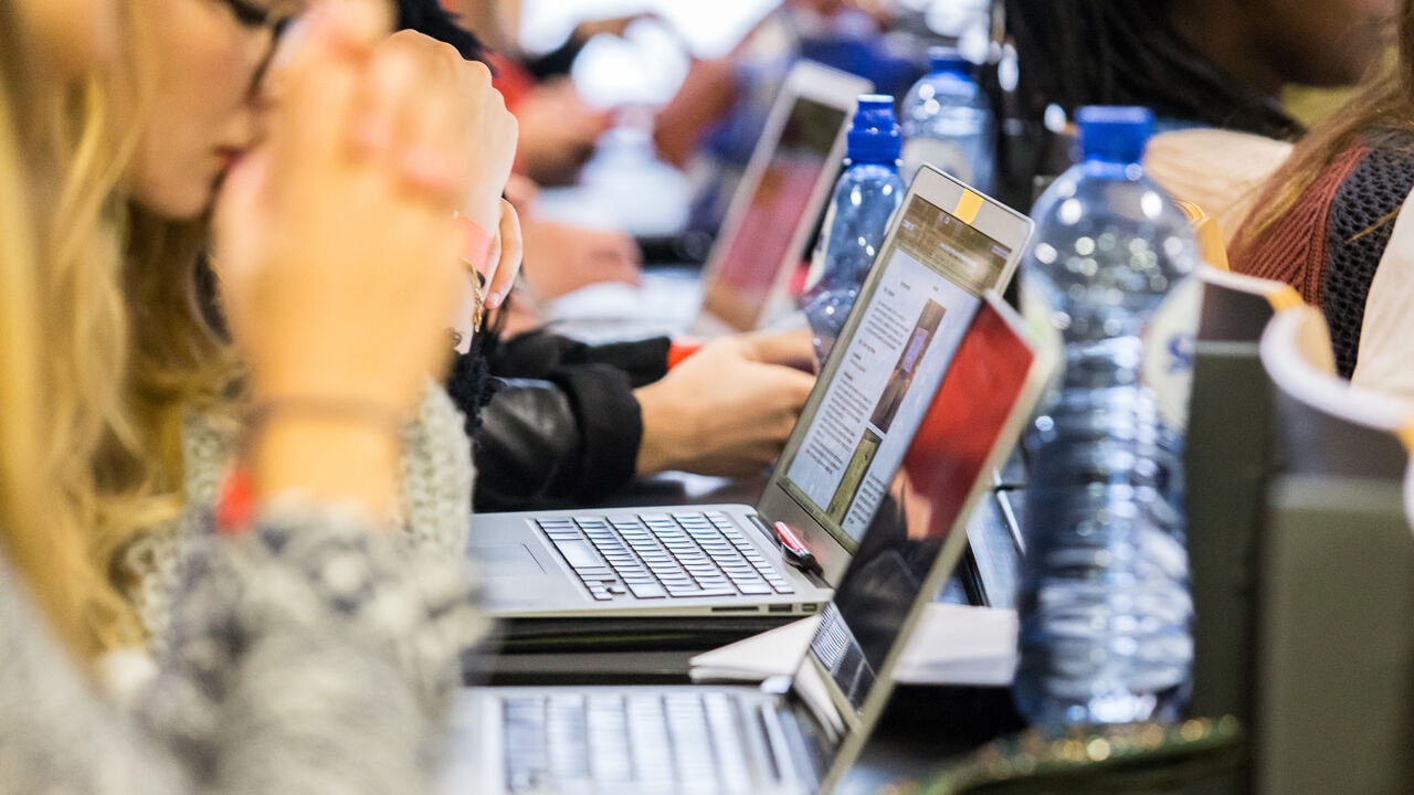 Stijgend aantal studenten met leefloon in Hasselt: "Het is geen vrijgeleide, we verwachten van hen een duidelijk engagement"
