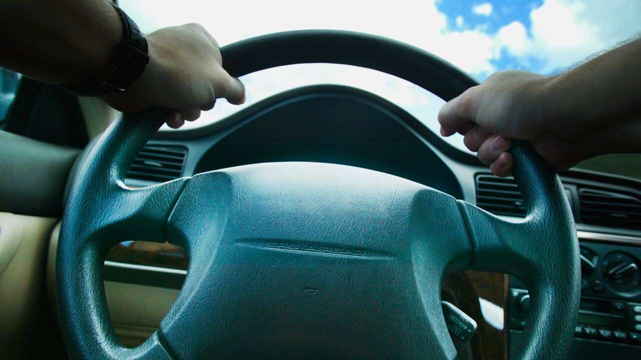 Jongen (15) betrapt achter stuur van auto in Boom, met 3 minderjarige passagiers: "Vader reageerde geschrokken"