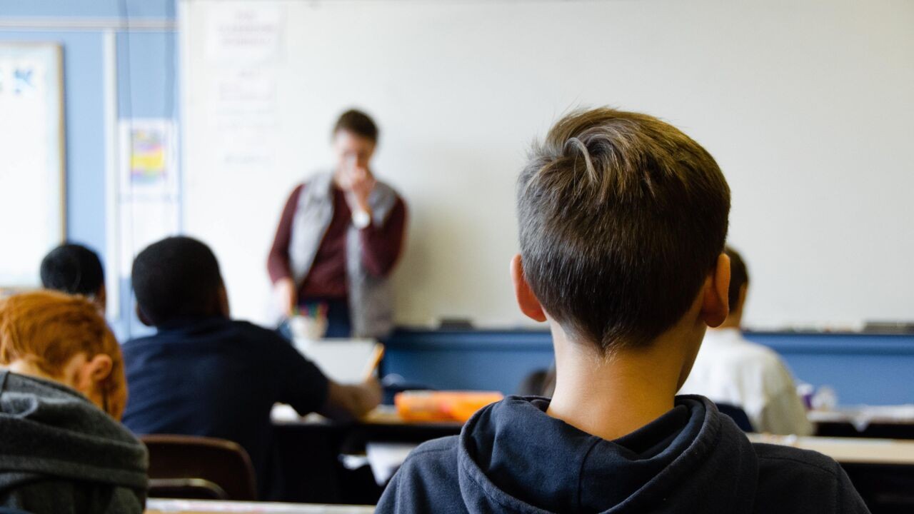 1 op de 20 kinderen blijft zitten in het 1e leerjaar: "Vaak beter dat ze de 3e kleuterklas opnieuw doen"