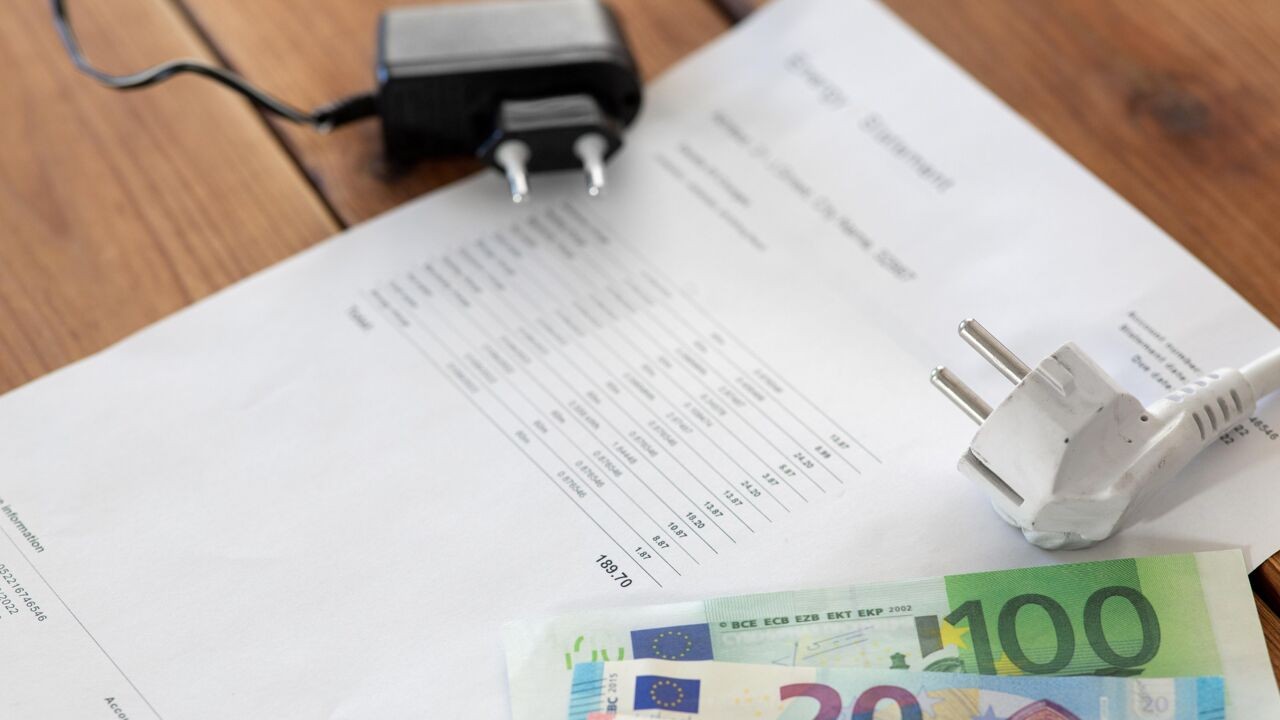 Regering verbiedt "sjoemelkortingen" bij energiecontracten vanaf 2027: "Met 2 kliks kan je 500 euro besparen"