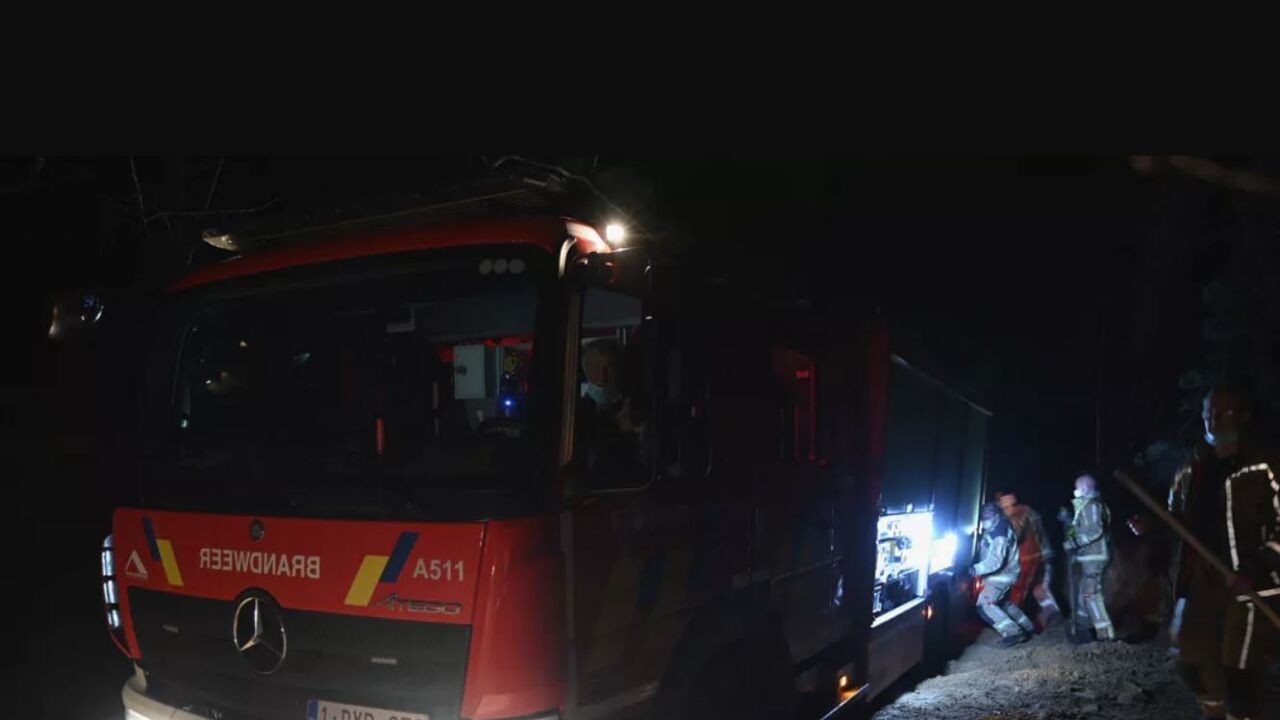 Zware brand op bedrijventerrein Hellebeemden in Hasselt: "Houd ramen en deuren gesloten"