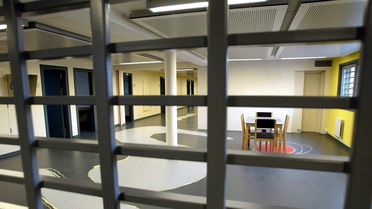 Gedetineerde overleden na brand in cel in Hasselt, ook celbrand met 2 gewonden in Dendermonde