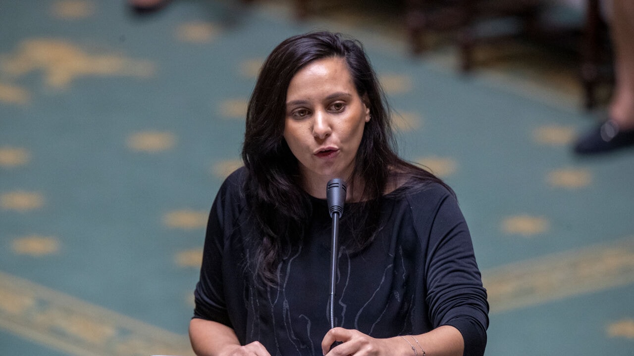 Nawal Farih (CD&V): "Hardwerkende middenklasse kan niet enige groep zijn die gevolgen draagt"