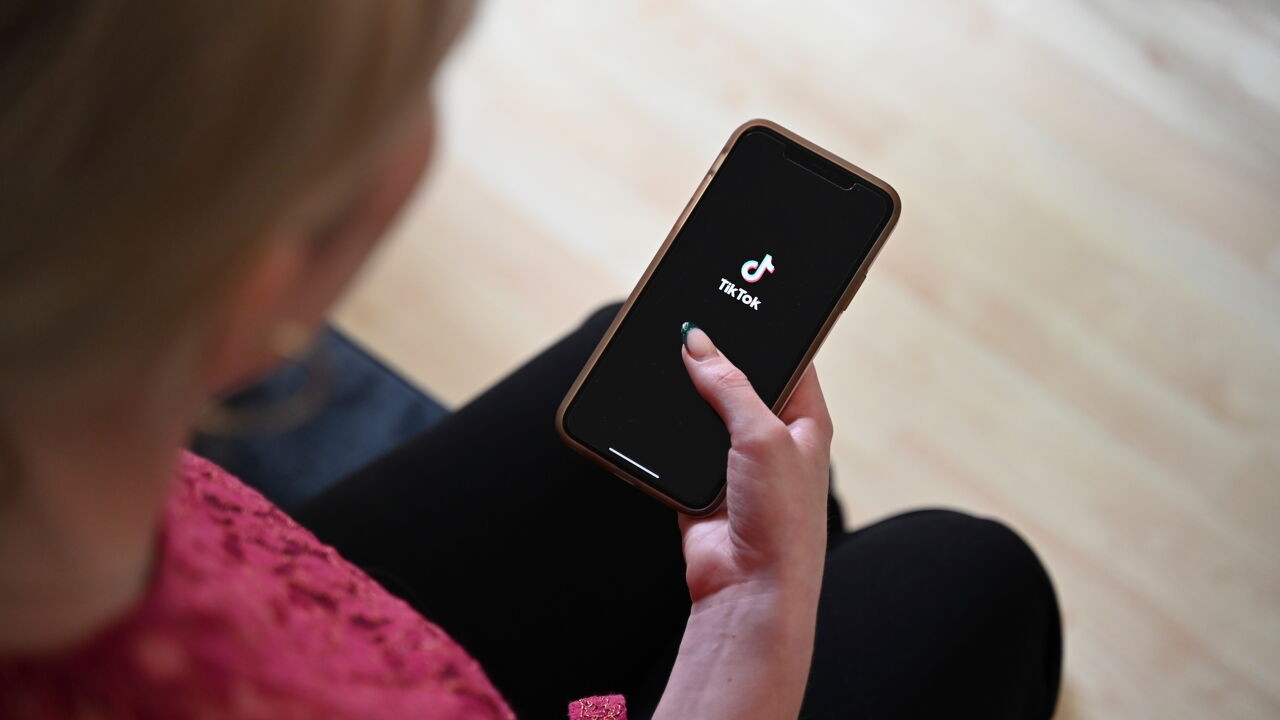 Oneindig scrollen, autoplay, meldingen... TikTok is volgens Europa te verslavend en riskeert daardoor miljardenboete